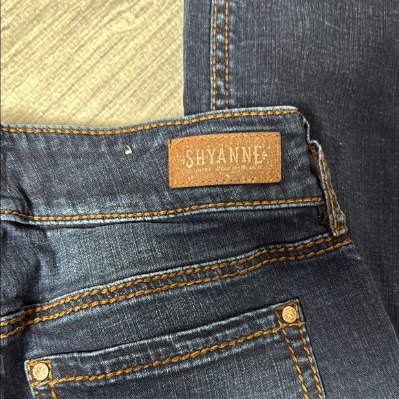 Like New Shayanne Flare Jeans Size 29 - Picture 7 of 8